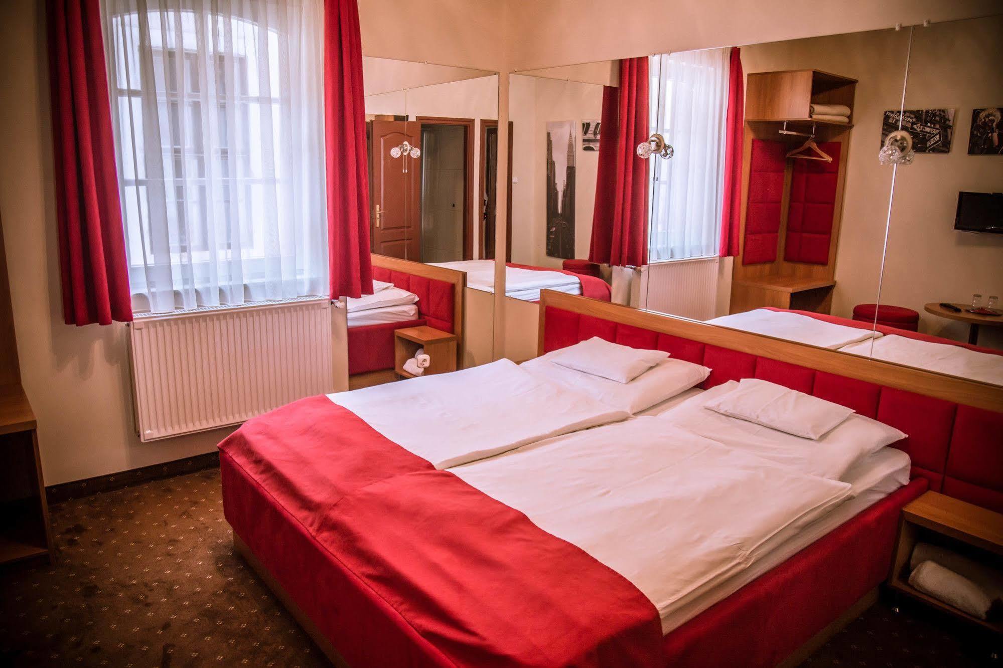 Soho Apartmanhaz Дьєр Екстер'єр фото